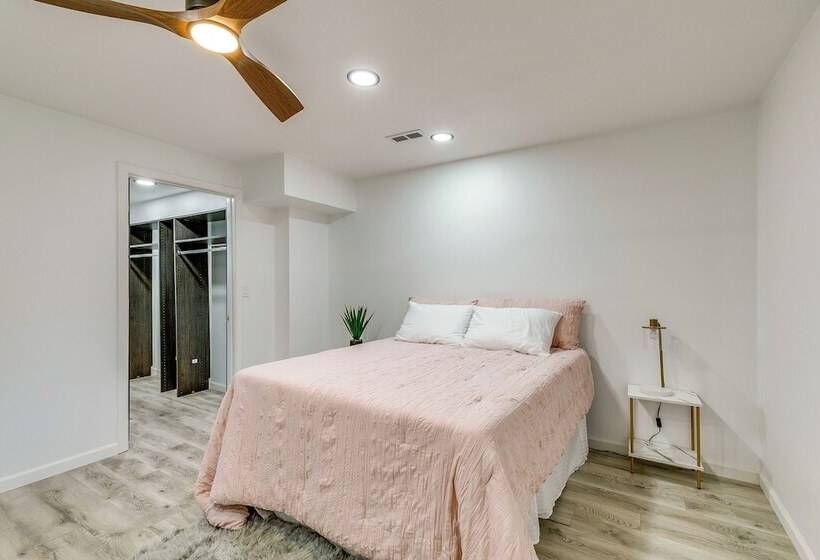 1 Mi To Holmes Lake: Bright & Modern Lincoln Home!