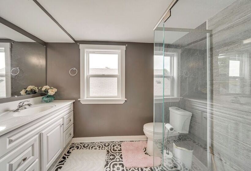 Bright New Albany Home: 12 Mi To Churchill Downs!