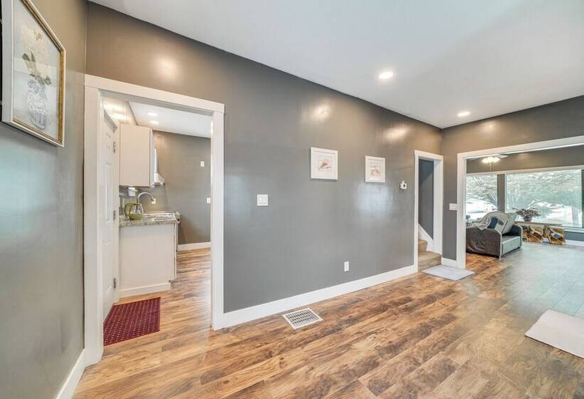 Bright New Albany Home: 12 Mi To Churchill Downs!