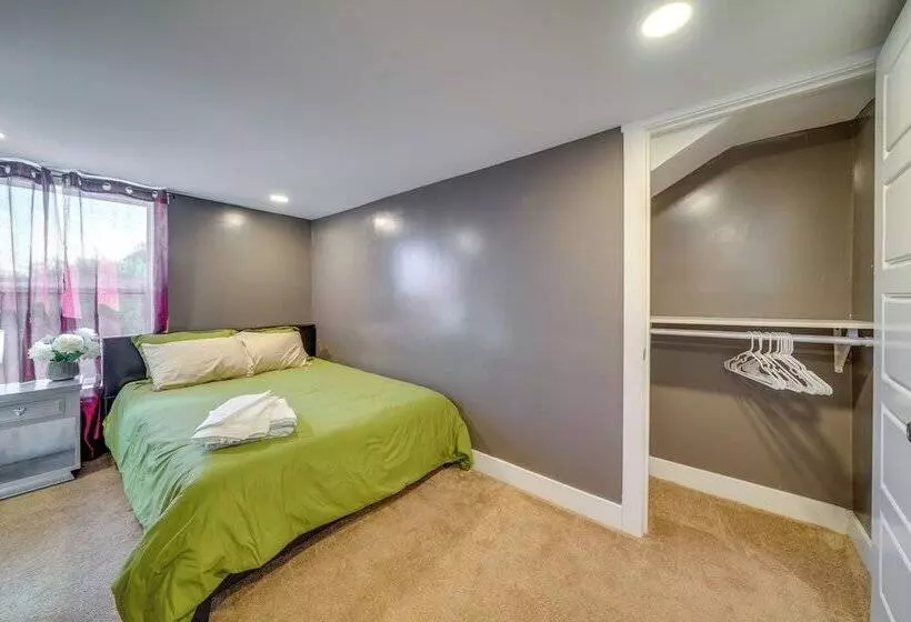 Bright New Albany Home: 12 Mi To Churchill Downs!