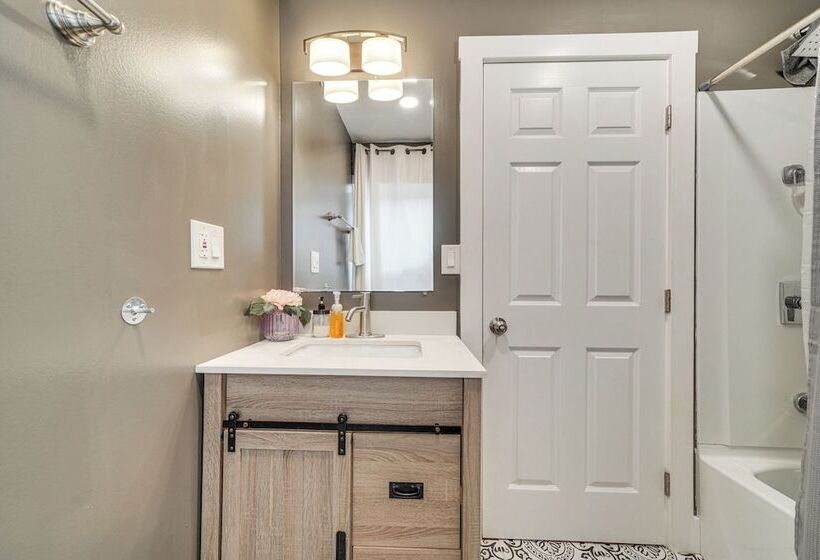 Bright New Albany Home: 12 Mi To Churchill Downs!