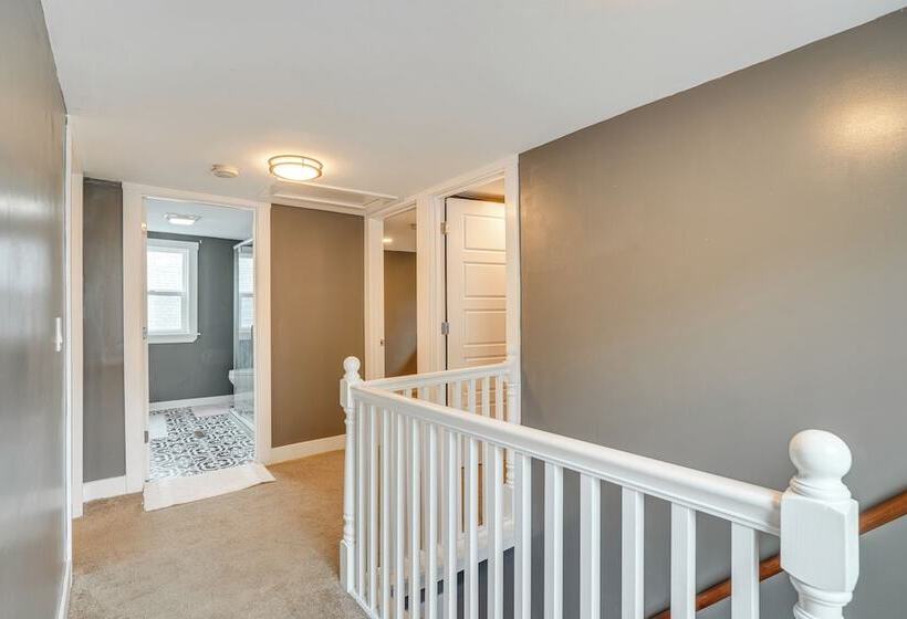 Bright New Albany Home: 12 Mi To Churchill Downs!