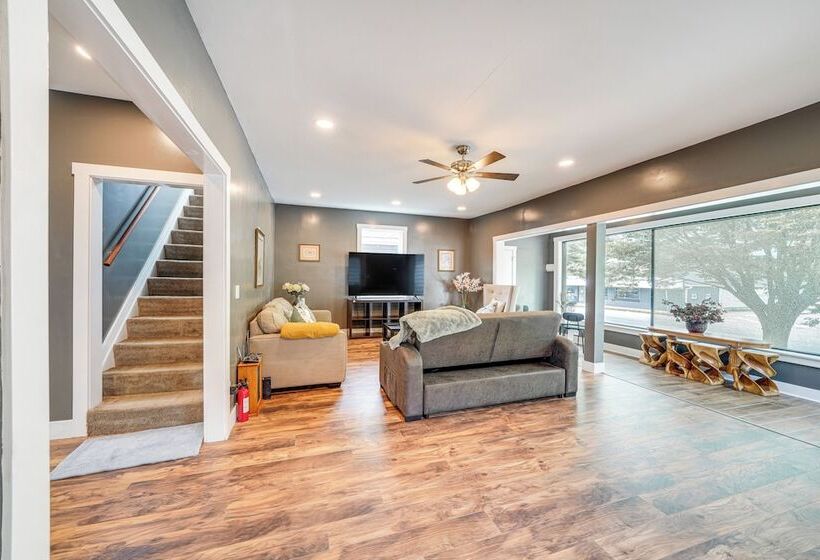 Bright New Albany Home: 12 Mi To Churchill Downs!