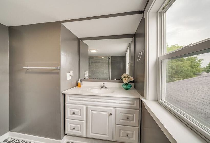 Bright New Albany Home: 12 Mi To Churchill Downs!