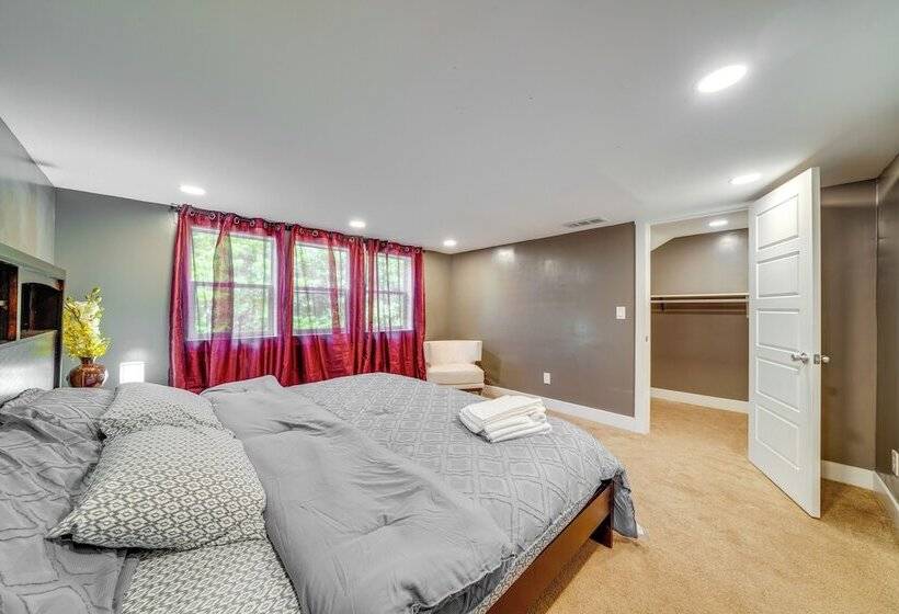 Bright New Albany Home: 12 Mi To Churchill Downs!