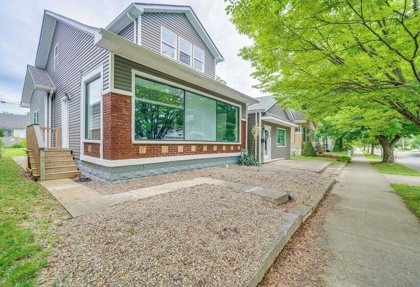 Bright New Albany Home: 12 Mi To Churchill Downs!