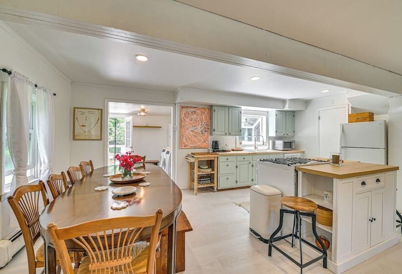 Charming Catskills Getaway: Hike, Bike, Sip & More