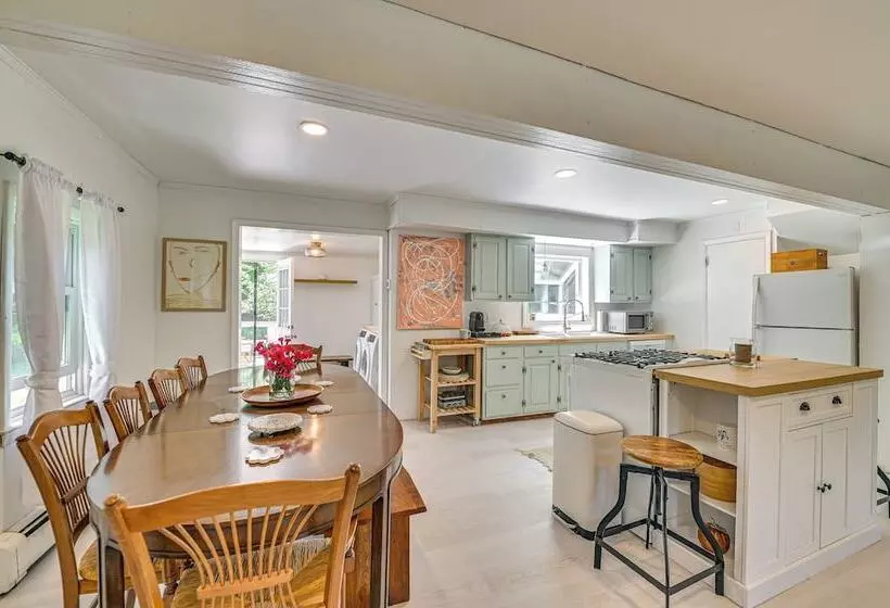 Charming Catskills Getaway: Hike, Bike, Sip & More