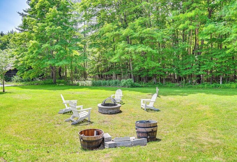 Charming Catskills Getaway: Hike, Bike, Sip & More