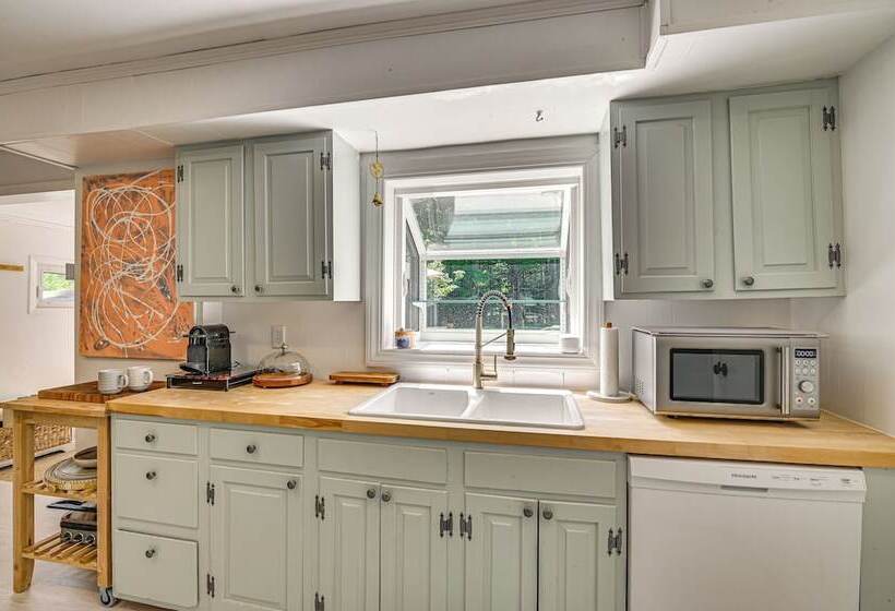 Charming Catskills Getaway: Hike, Bike, Sip & More