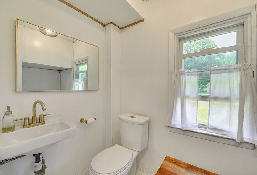 Charming Catskills Getaway: Hike, Bike, Sip & More