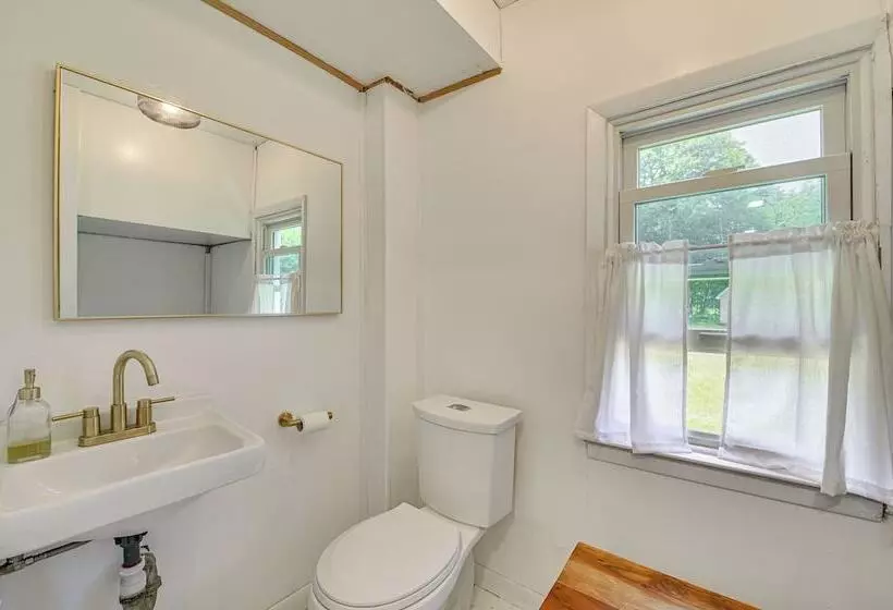 Charming Catskills Getaway: Hike, Bike, Sip & More