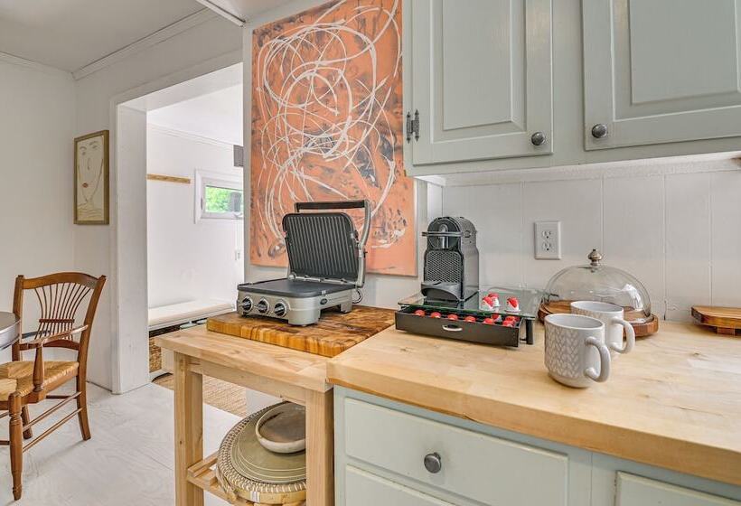 Charming Catskills Getaway: Hike, Bike, Sip & More