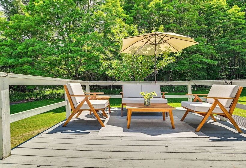 Charming Catskills Getaway: Hike, Bike, Sip & More