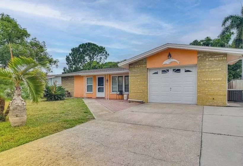 Clearwater Home W/ Outdoor Shower ~ 5 Mi To Beach!