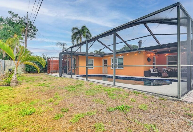 Clearwater Home W/ Outdoor Shower ~ 5 Mi To Beach!