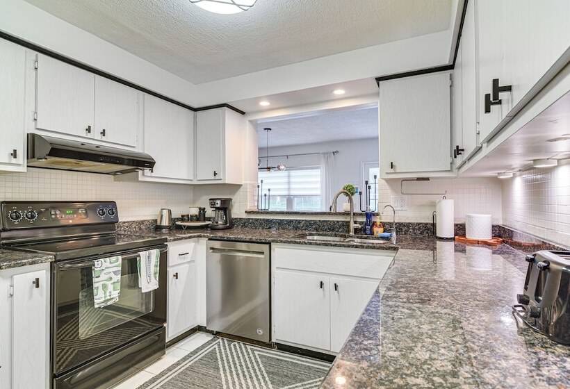 Clearwater Home W/ Outdoor Shower ~ 5 Mi To Beach!