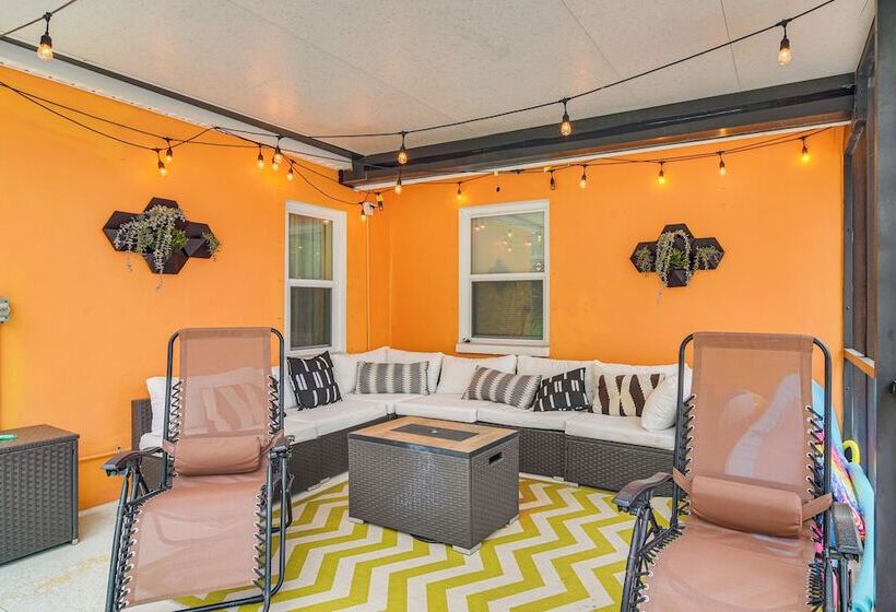 Clearwater Home W/ Outdoor Shower ~ 5 Mi To Beach!