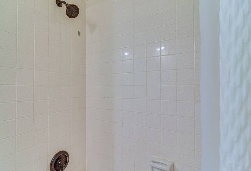 Clearwater Home W/ Outdoor Shower ~ 5 Mi To Beach!