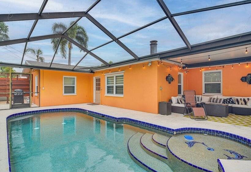 Clearwater Home W/ Outdoor Shower ~ 5 Mi To Beach!