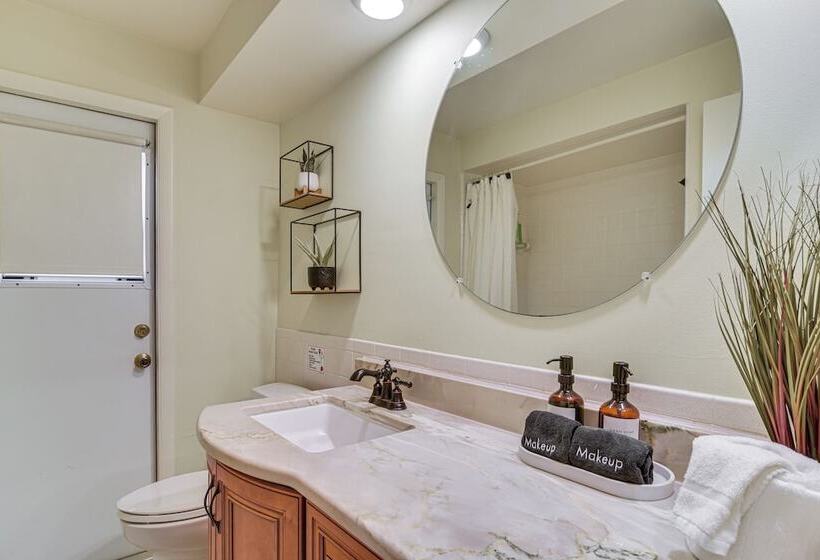 Clearwater Home W/ Outdoor Shower ~ 5 Mi To Beach!