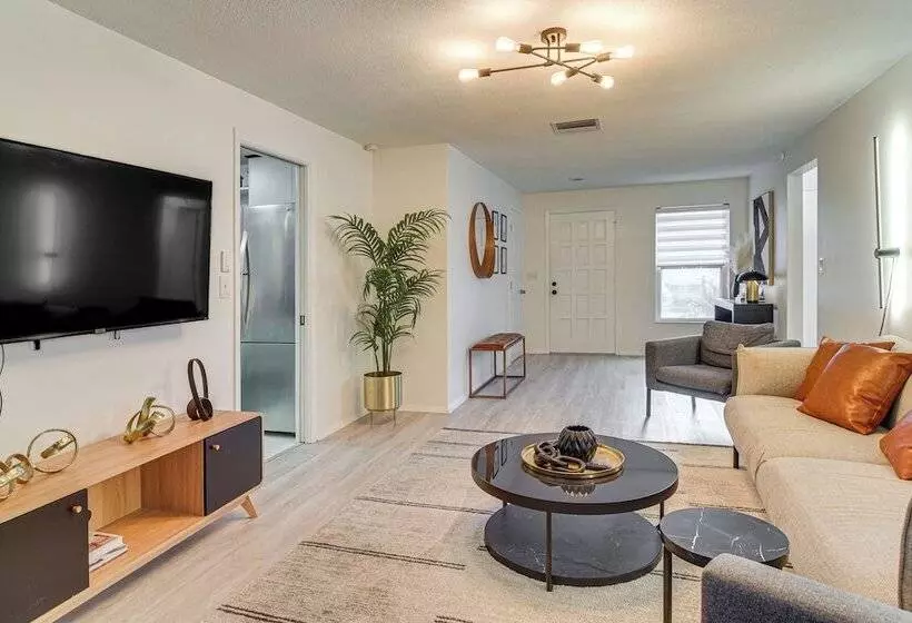 Clearwater Home W/ Outdoor Shower ~ 5 Mi To Beach!