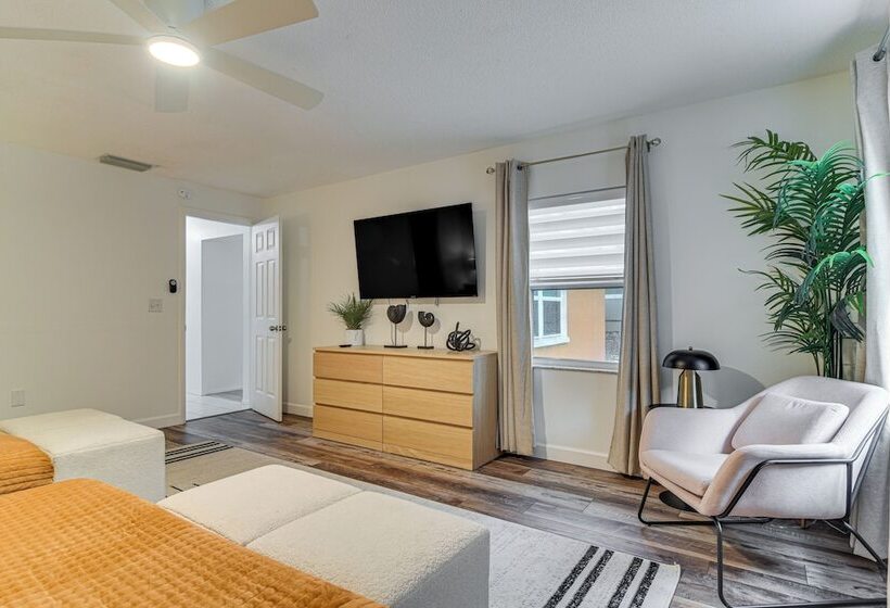 Clearwater Home W/ Outdoor Shower ~ 5 Mi To Beach!