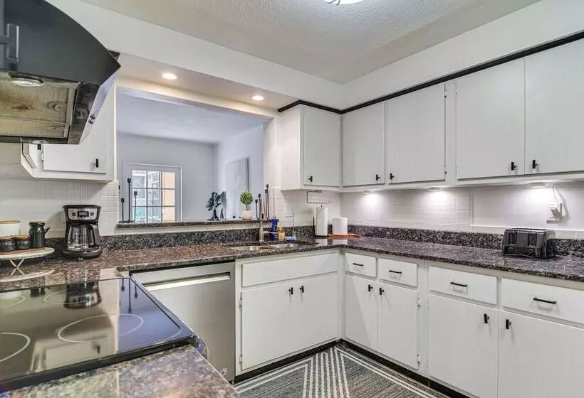 Clearwater Home W/ Outdoor Shower ~ 5 Mi To Beach!