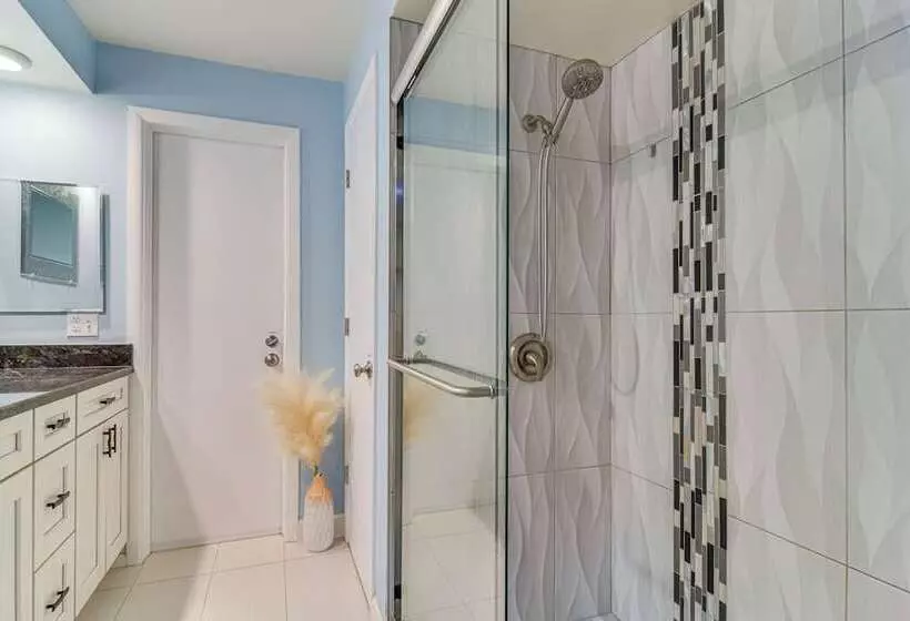 Clearwater Home W/ Outdoor Shower ~ 5 Mi To Beach!