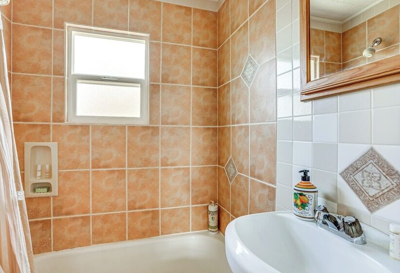 Cozy Dove Creek Cottage W/ Patio & Spacious Yard