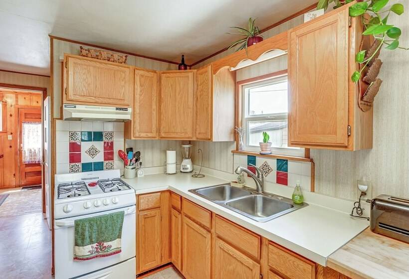 Cozy Dove Creek Cottage W/ Patio & Spacious Yard