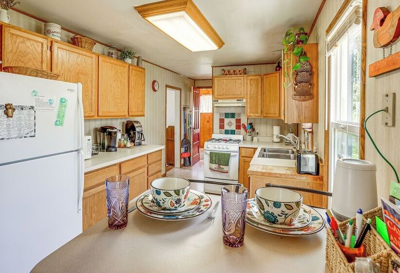 Cozy Dove Creek Cottage W/ Patio & Spacious Yard