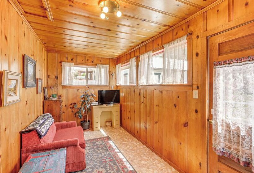 Cozy Dove Creek Cottage W/ Patio & Spacious Yard