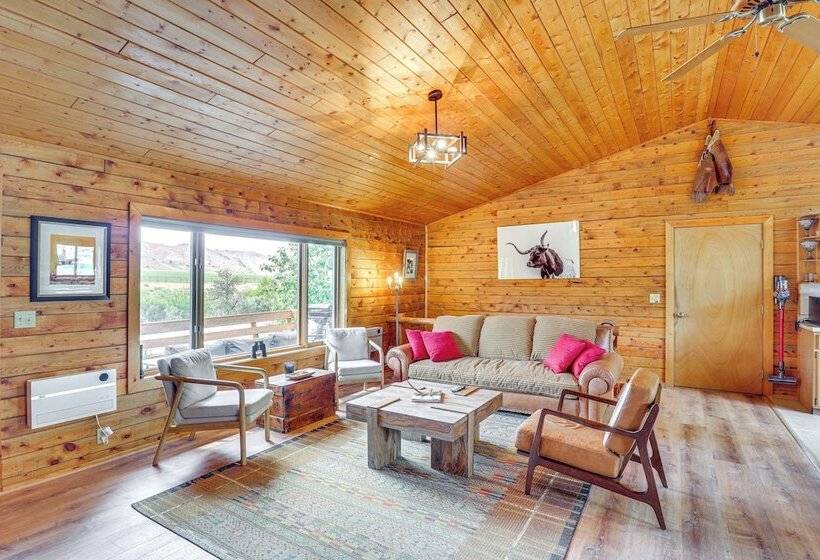 Dubois Riverfront Lodge W/ On Site Fishing & Views