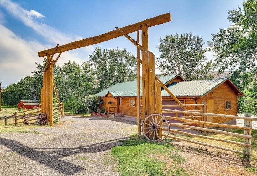 Dubois Riverfront Lodge W/ On Site Fishing & Views