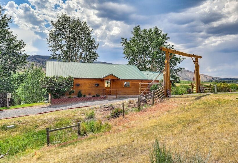 Dubois Riverfront Lodge W/ On Site Fishing & Views