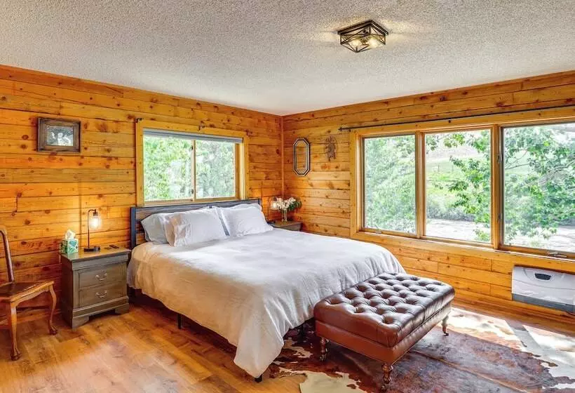 Dubois Riverfront Lodge W/ On Site Fishing & Views