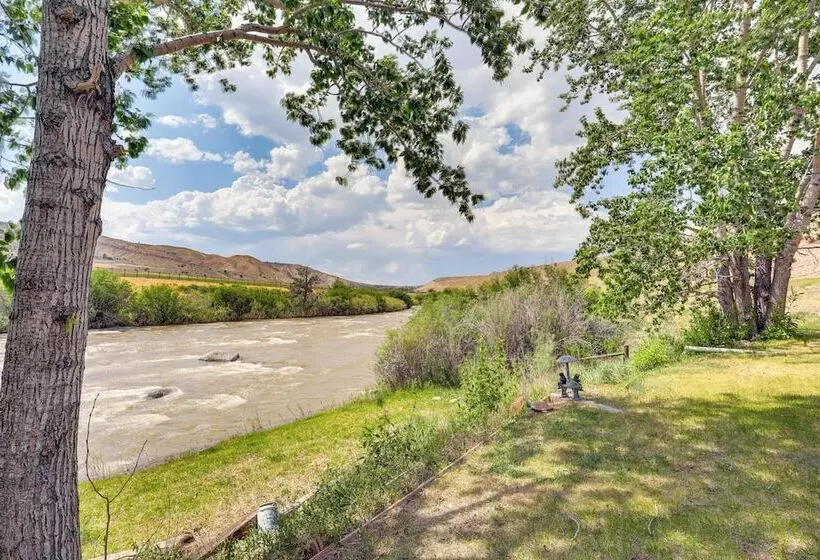 Dubois Riverfront Lodge W/ On Site Fishing & Views
