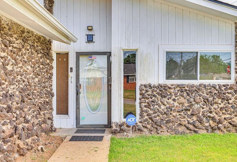 Family Friendly Okc Area Getaway: Dogs Welcome!