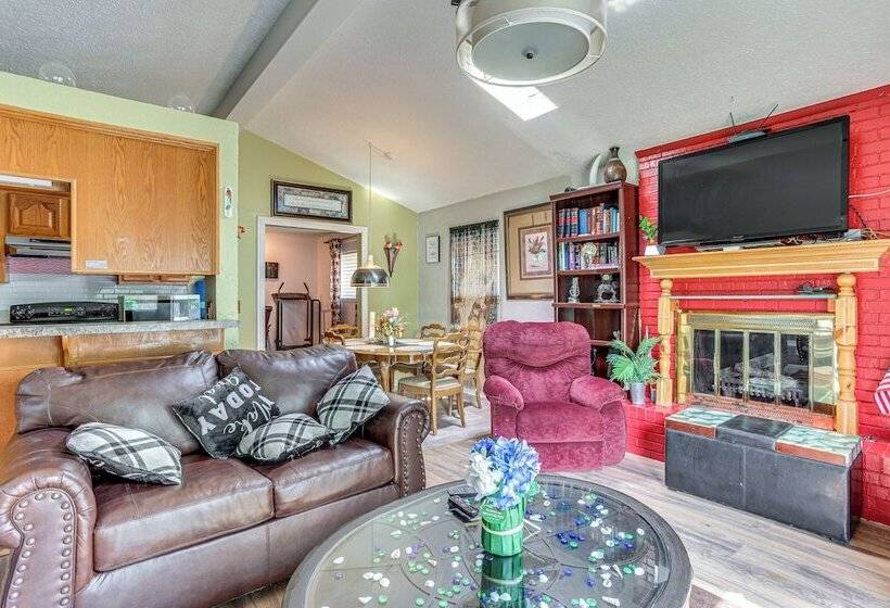 Family Friendly Okc Area Getaway: Dogs Welcome!