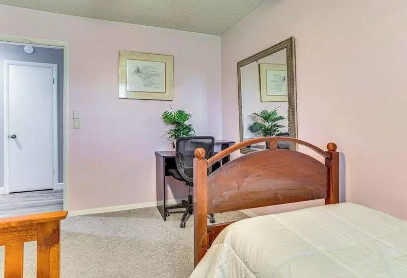 Family Friendly Okc Area Getaway: Dogs Welcome!