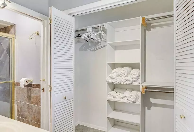 Family Friendly Okc Area Getaway: Dogs Welcome!