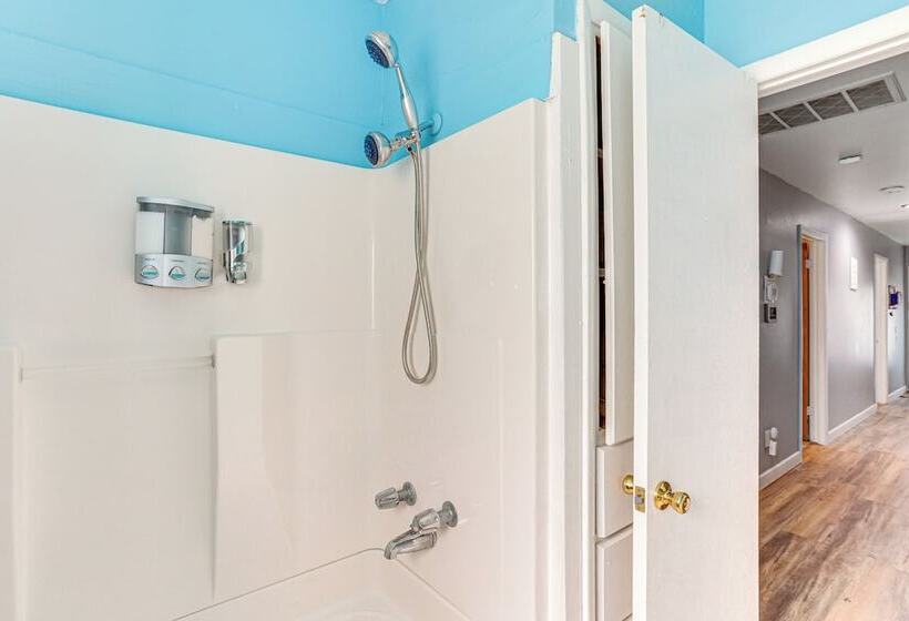 Family Friendly Okc Area Getaway: Dogs Welcome!