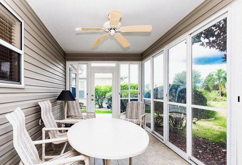 Georgetown Centrally Located 3/2 Designer Home