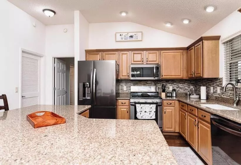 Georgetown   Centrally Located 3/2 Designer Home