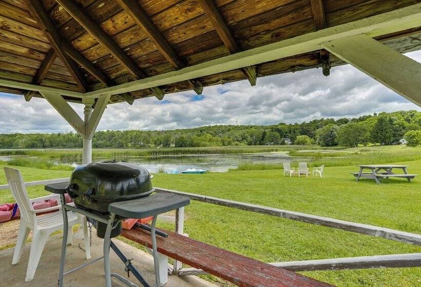 Honesdale Cabin On 110 Acre Farm: Pets Welcome!