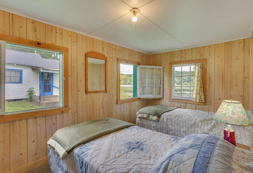 Honesdale Cabin On 110 Acre Farm: Pets Welcome!
