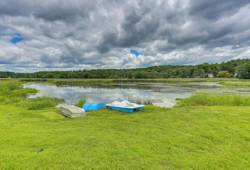 Honesdale Cabin On 110 Acre Farm: Pets Welcome!