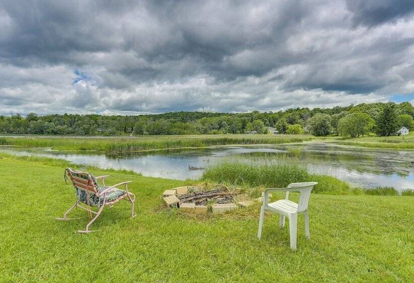 Honesdale Cabin On 110 Acre Farm: Pets Welcome!