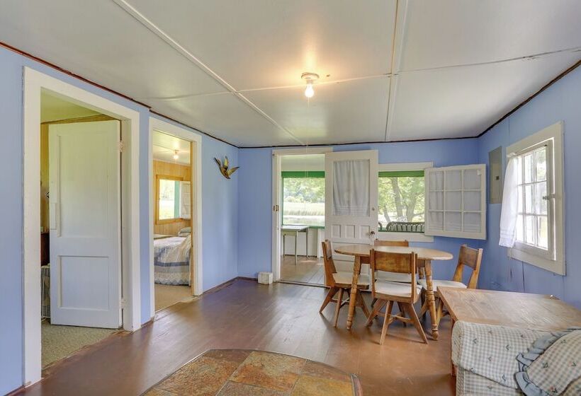 Honesdale Cabin On 110 Acre Farm: Pets Welcome!